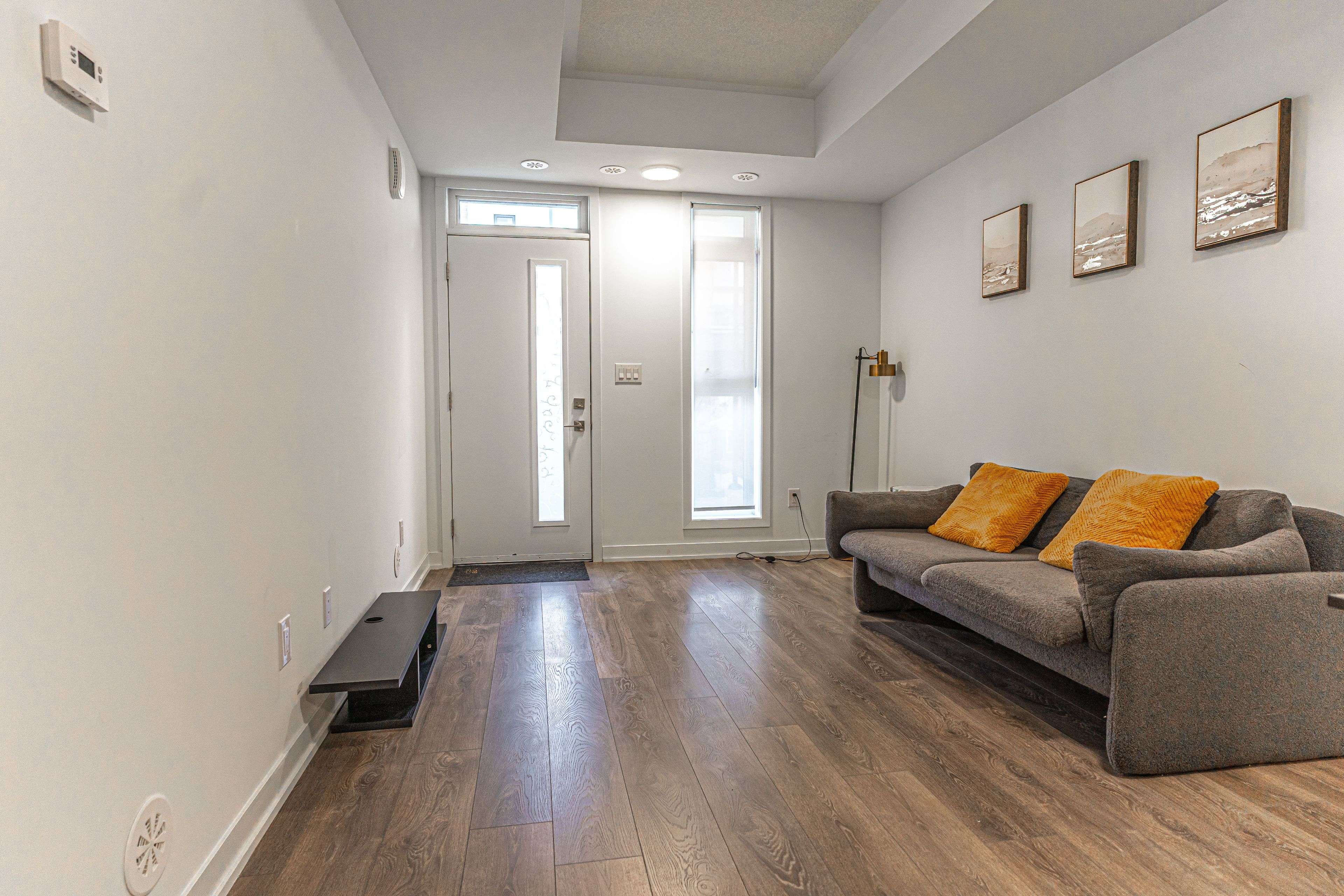 Toronto W04, ON M6M 0E1,145 Canon Jackson DR #P108