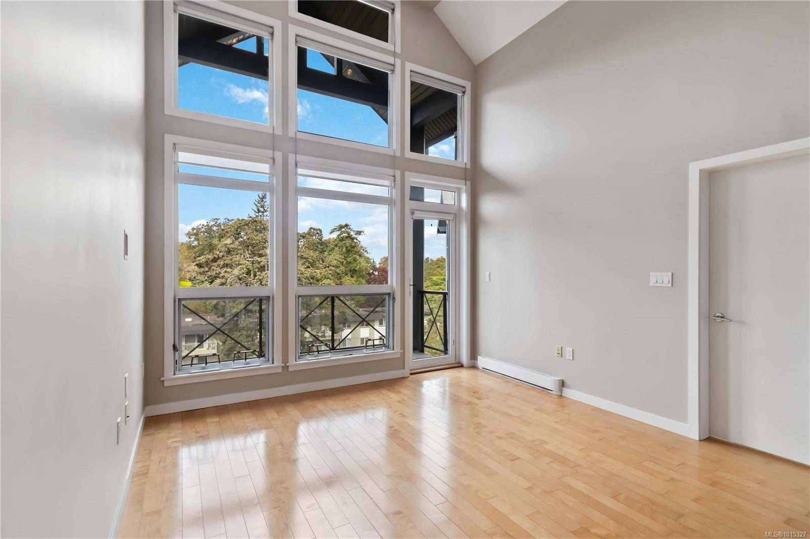 Esquimalt, BC V9A 3M8,924 Esquimalt Rd #608