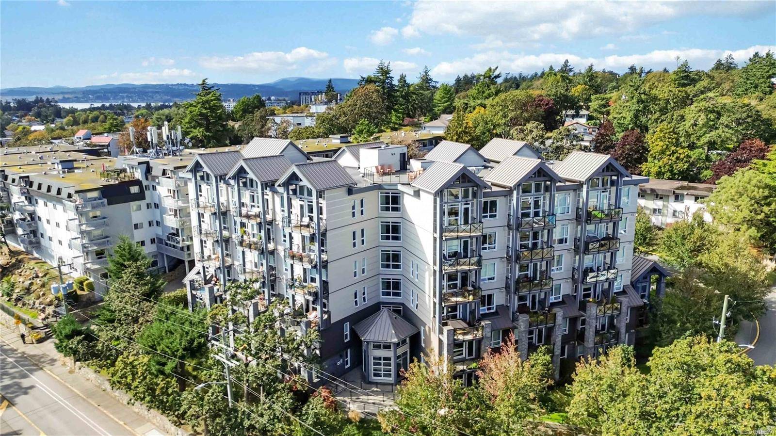 Esquimalt, BC V9A 3M8,924 Esquimalt Rd #608