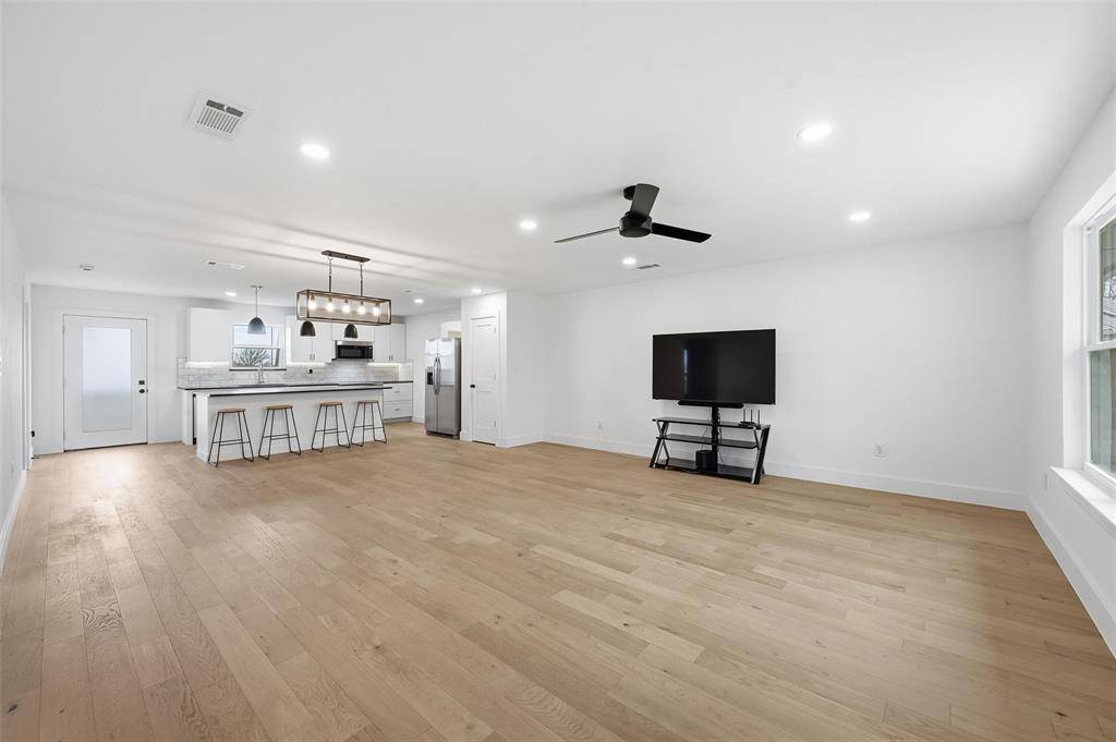 Arlington, TX 76010,717 Circle Drive