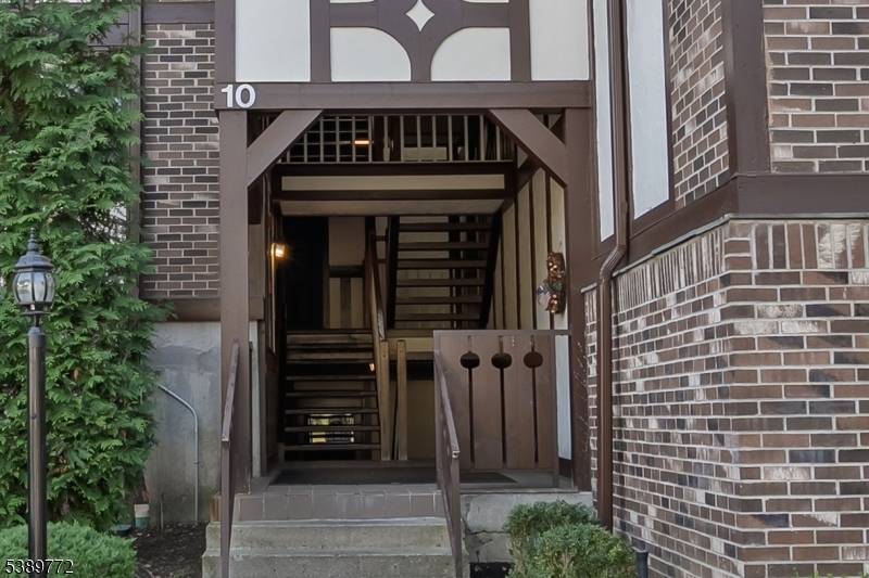 Mahwah Twp., NJ 07430,1006 Thoreau Ct