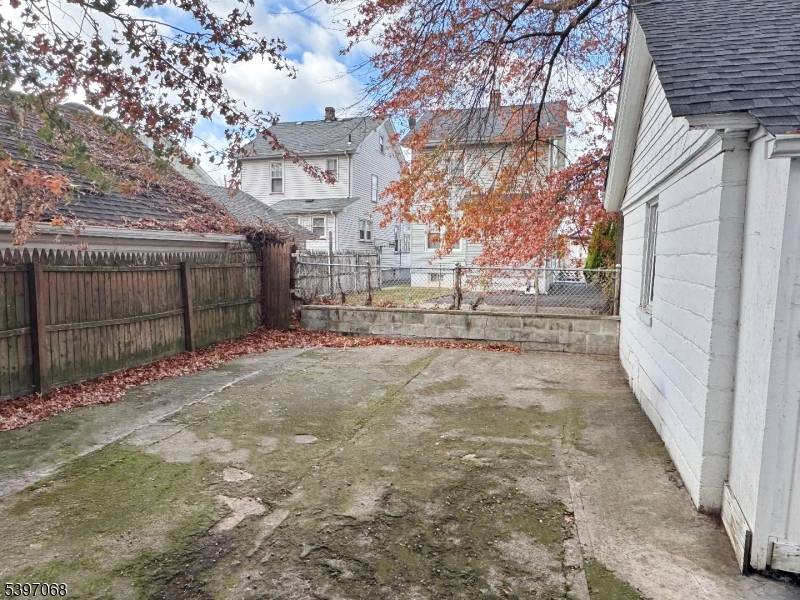 Newark City, NJ 07106,183 Ellery Ave