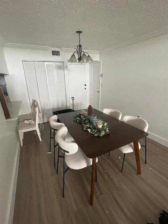 Miami, FL 33155,7040 Coral Way