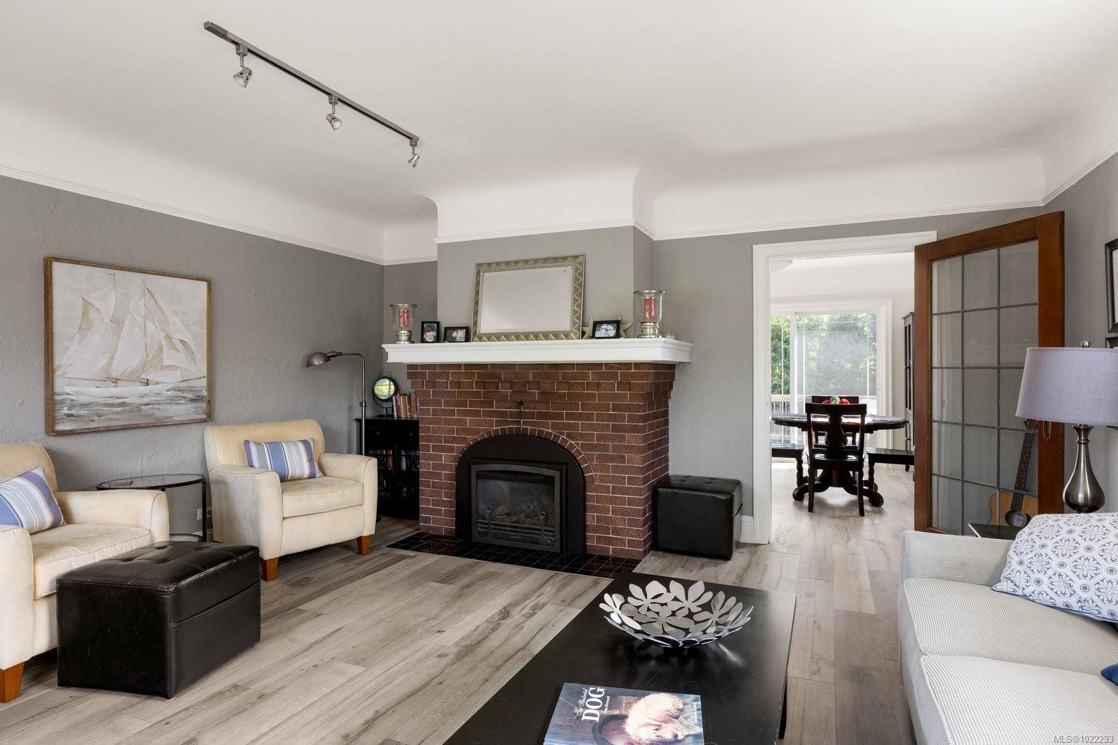 Oak Bay, BC V8R 2H8,2535 Dalhousie St