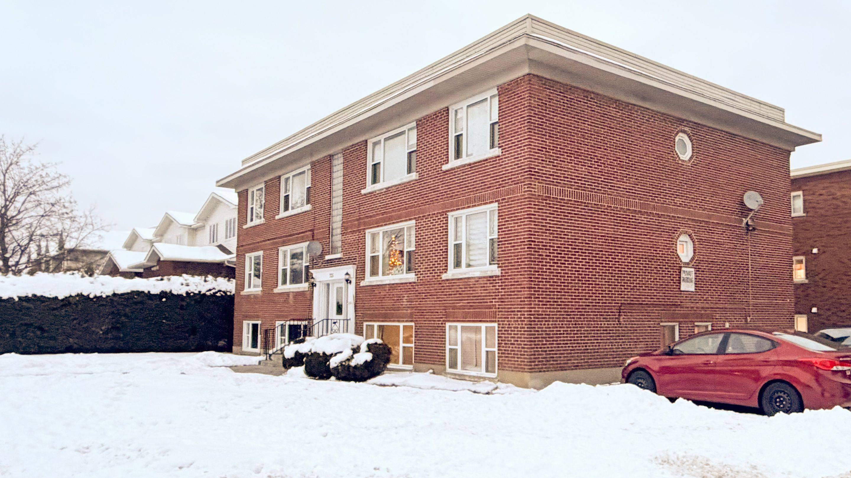 Carlingwood - Westboro And Area, ON K2A 1X4,725 Melbourne AVE #5