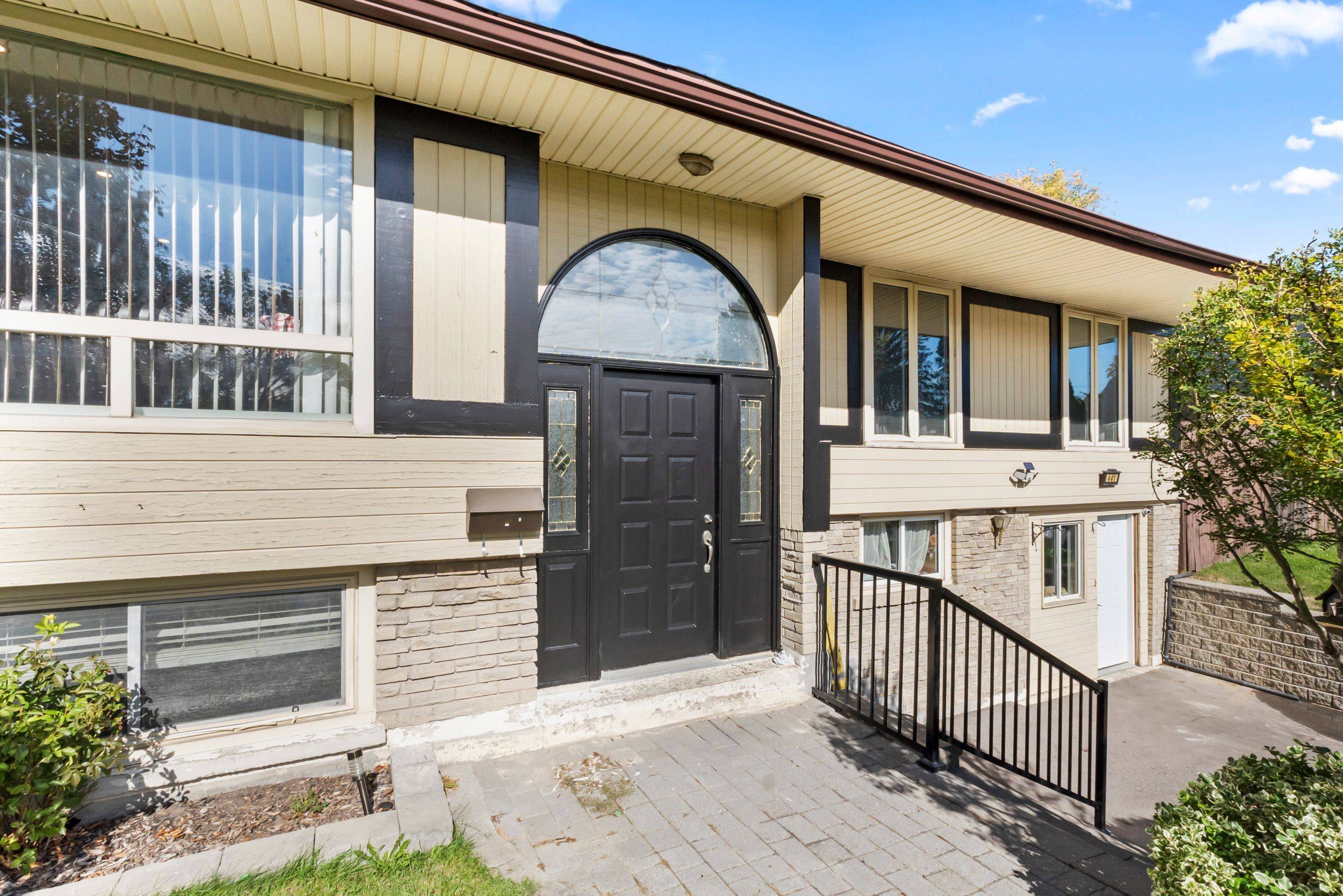 Oshawa, ON L1G 2R4,441 Crestwood DR N