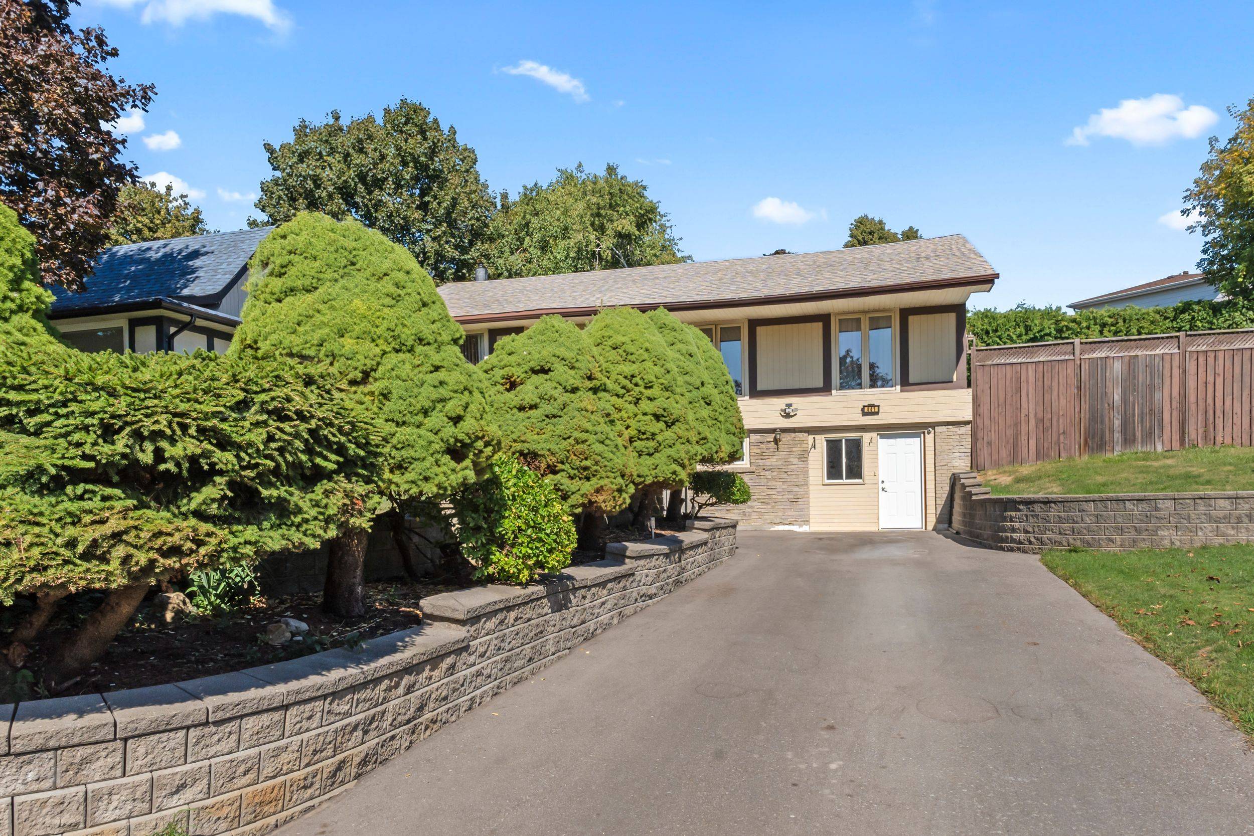 Oshawa, ON L1G 2R4,441 Crestwood DR N