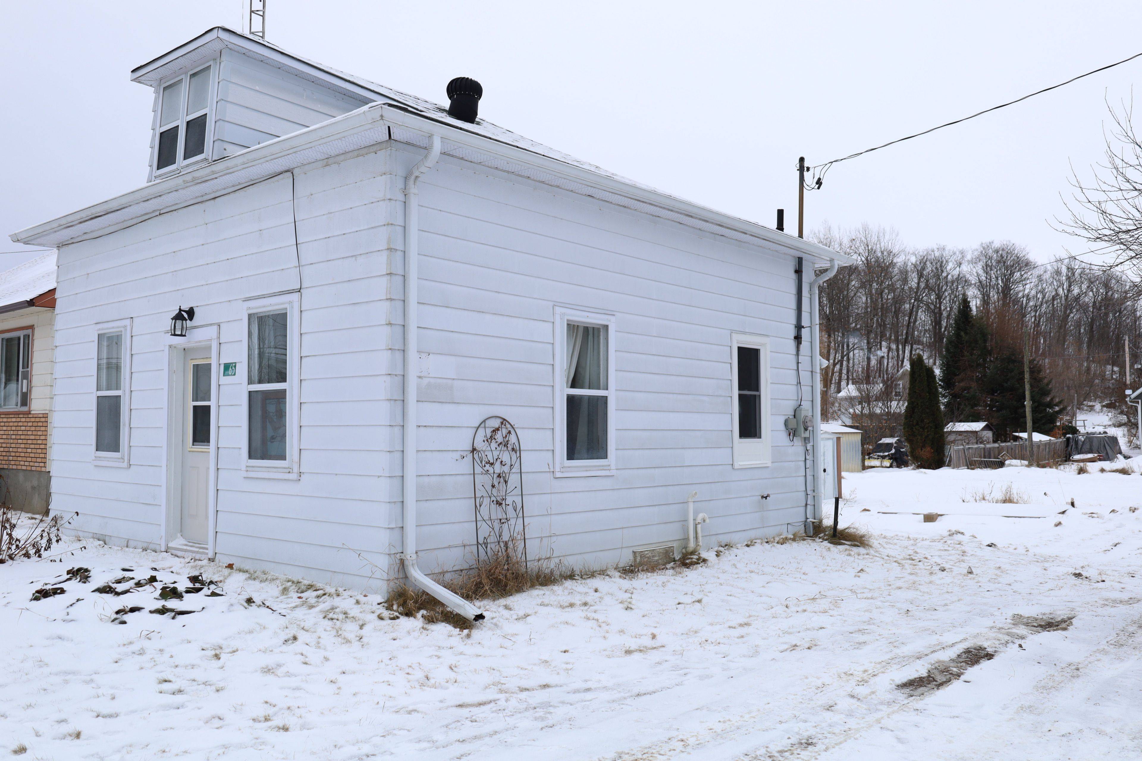 Madawaska Valley, ON K0J 1B0,65 Wilno ST