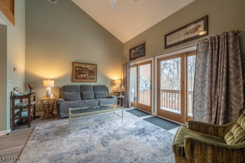 Hampton Twp., NJ 07860,44 Sparrow Circle