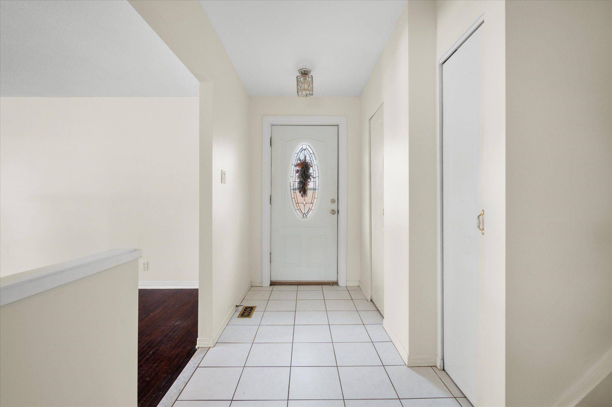 Pickering, ON L1W 1X4,727 Kingfisher DR