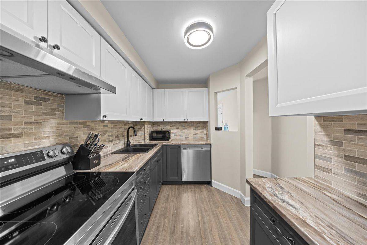 Orleans - Convent Glen And Area, ON K1C 4N5,6643 Bilberry DR #A