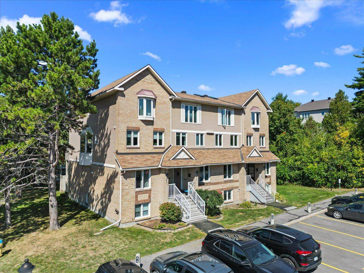 Orleans - Convent Glen And Area, ON K1C 4N5,6643 Bilberry DR #A