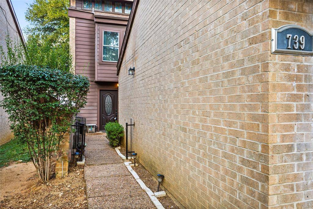 Fort Worth, TX 76112,739 Oakwood Trail