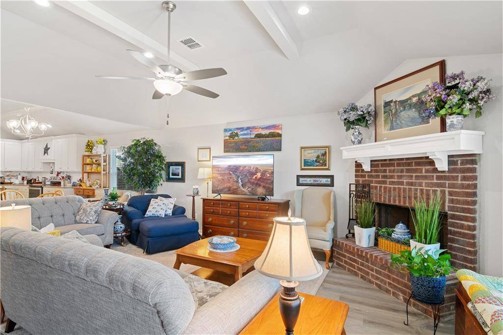 Mcgregor, TX 76657,422 Travis Drive