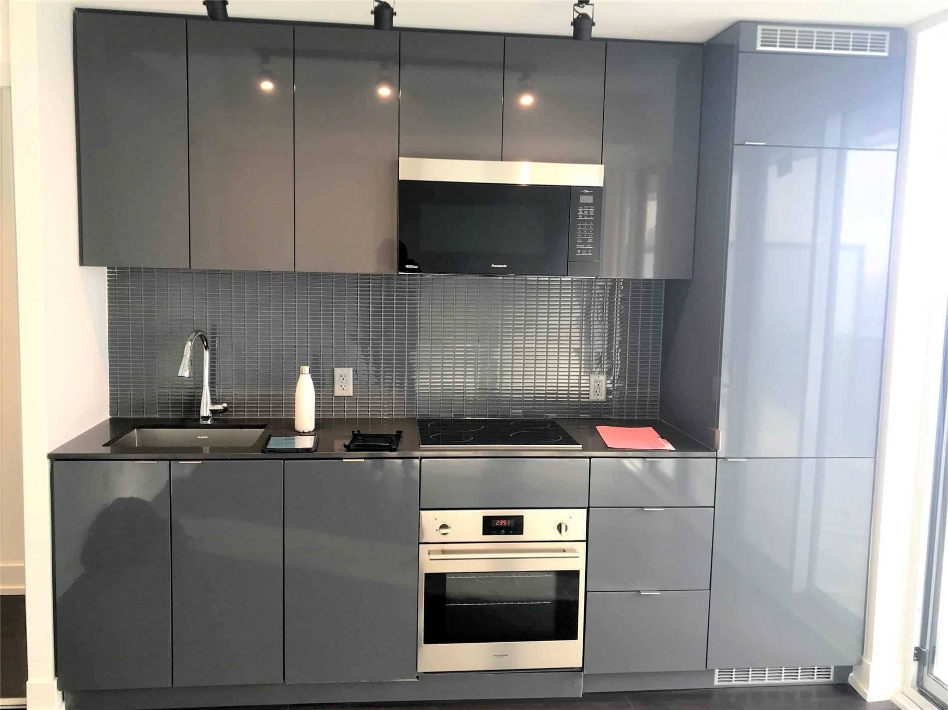 Toronto C01, ON M4Y 1A1,7 Grenville ST #5602