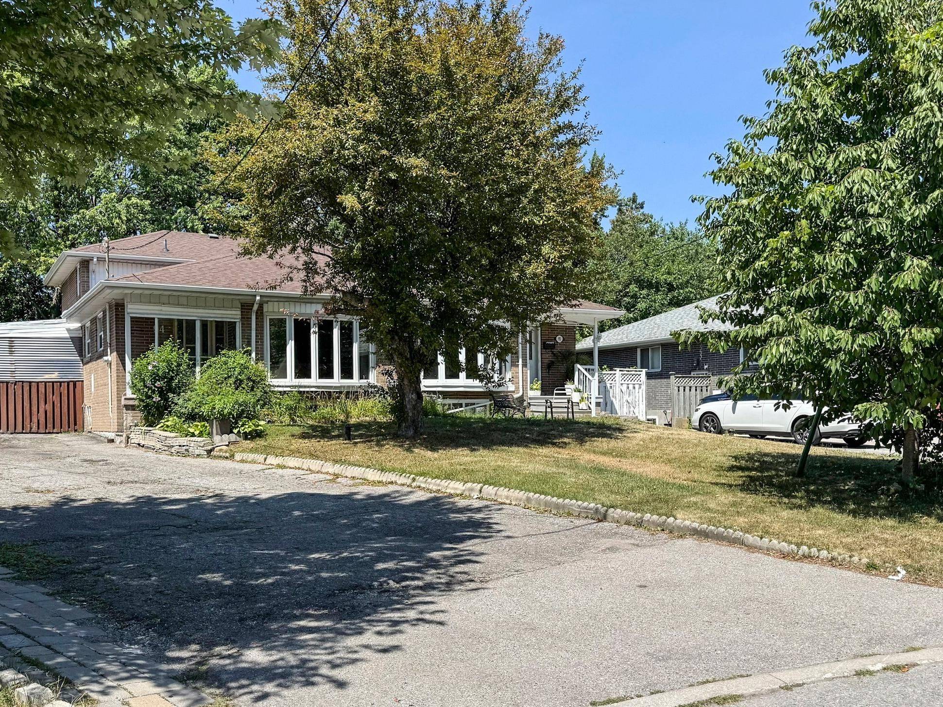 Toronto C13, ON M3A 2G6,94 Billington CRES