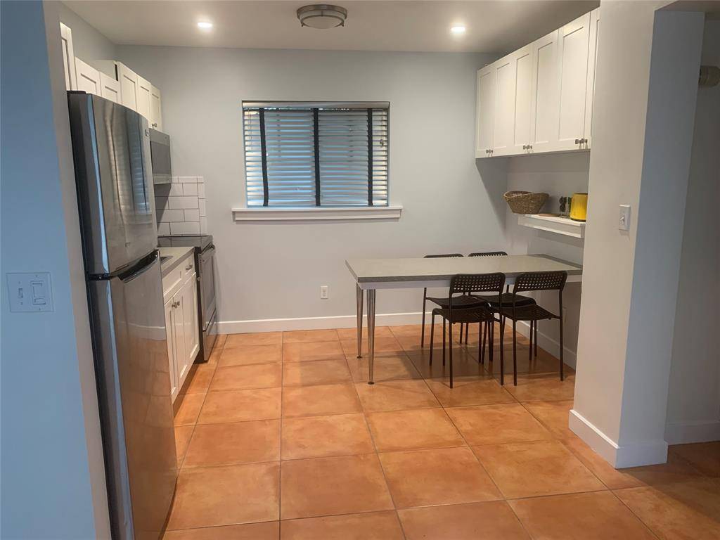 Fort Lauderdale, FL 33311,907 NW 4th St #1