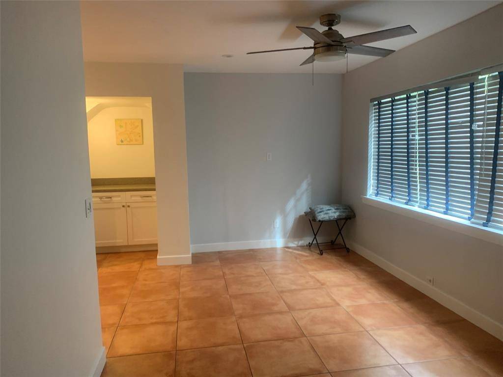 Fort Lauderdale, FL 33311,907 NW 4th St #1