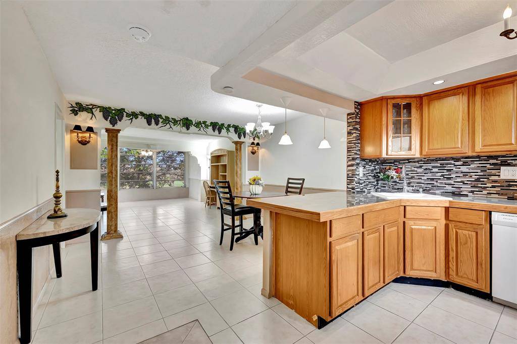 Tamarac, FL 33321,8380 Sands Point Blvd #J306