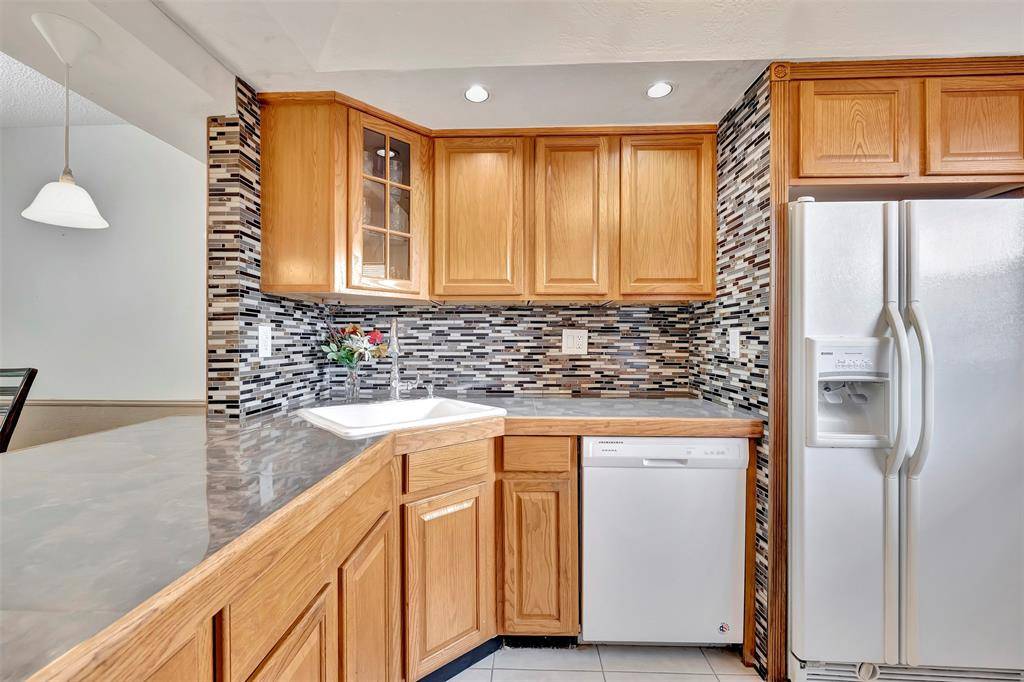 Tamarac, FL 33321,8380 Sands Point Blvd #J306