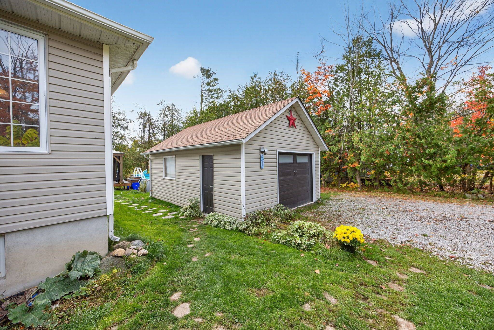 Oro-medonte, ON L0L 1T0,73 Poplar CRES