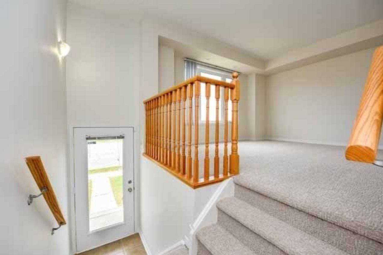 Brampton, ON L7T 2B6,60 Fairwood CIR #37