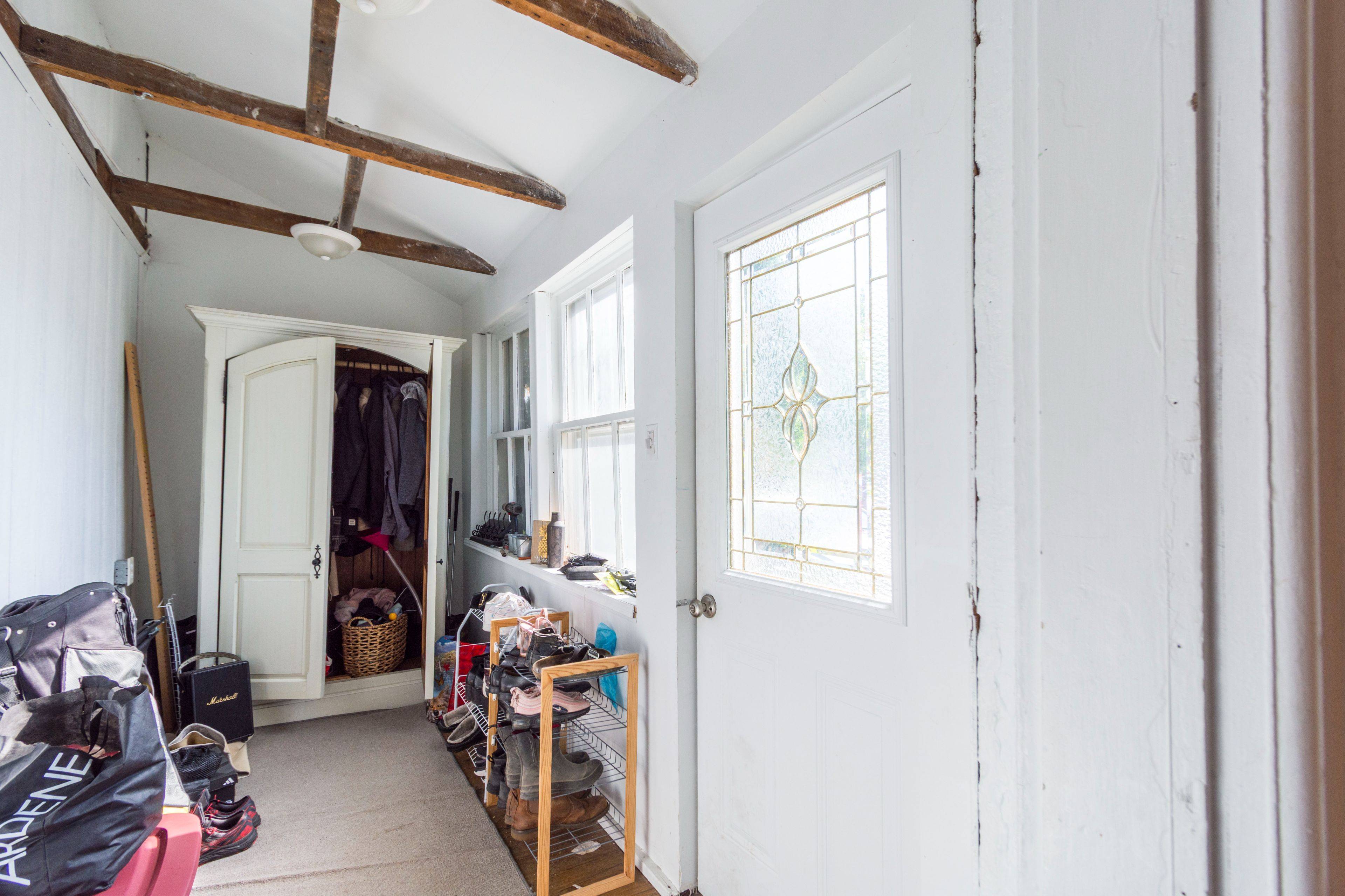 Quinte West, ON K8V 1P1,53 CROWN ST