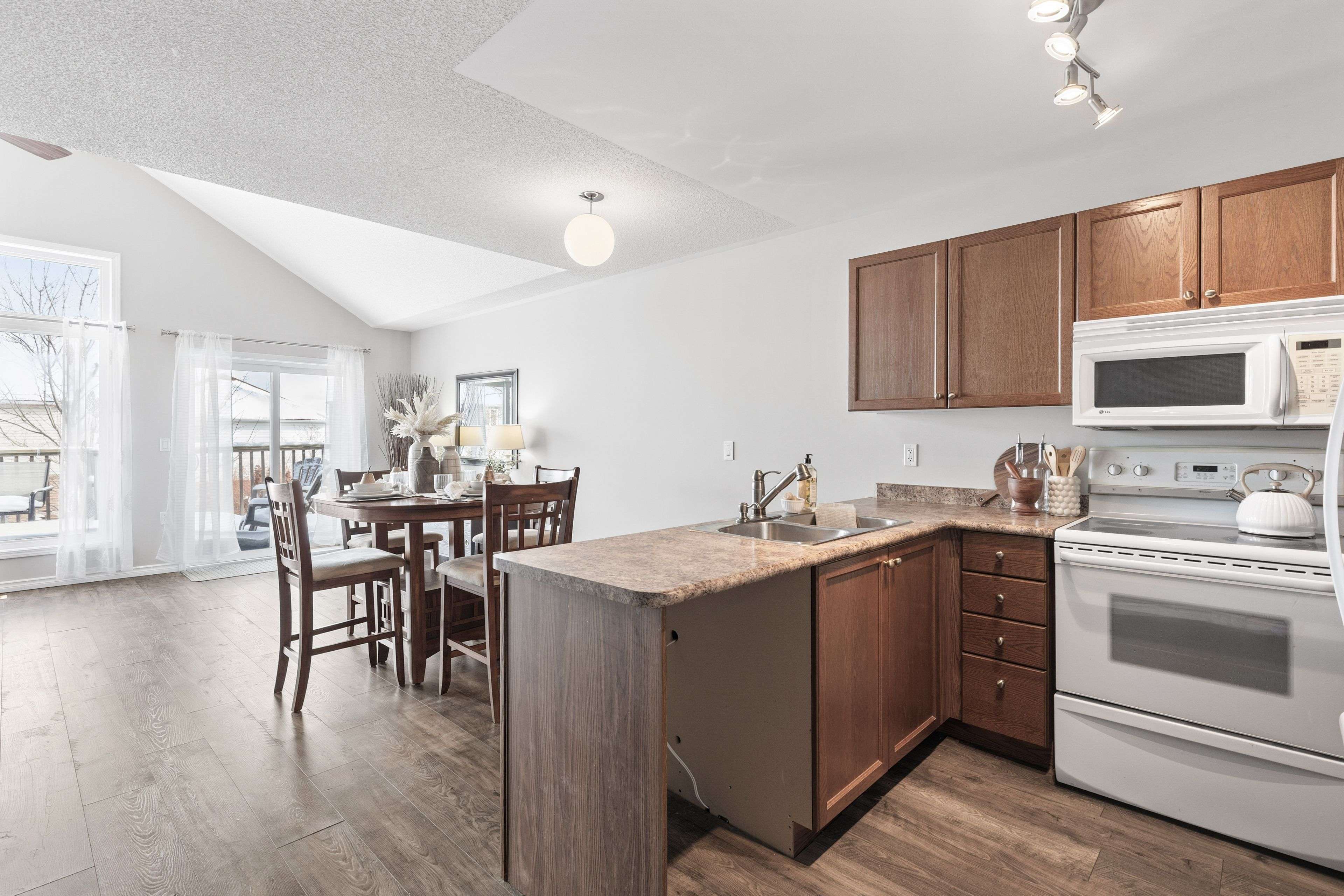 Peterborough, ON K9K 2S2,617 Clancy CRES