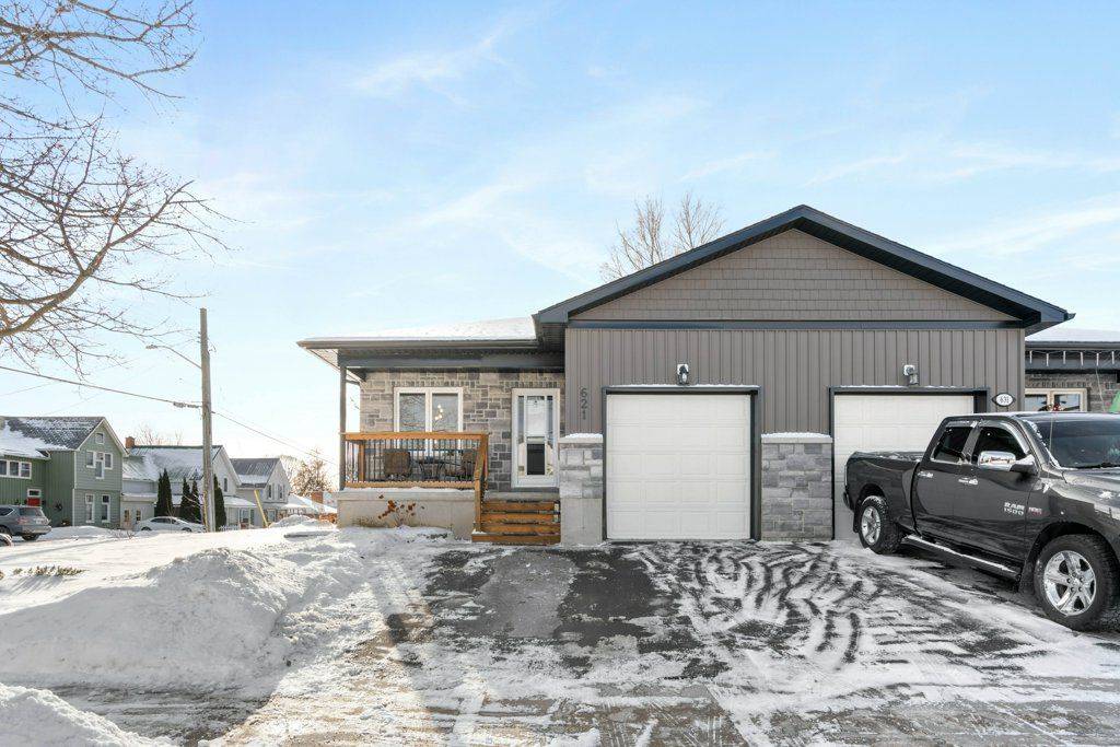 Prescott, ON K0E 1T0,621 St Lawrence ST