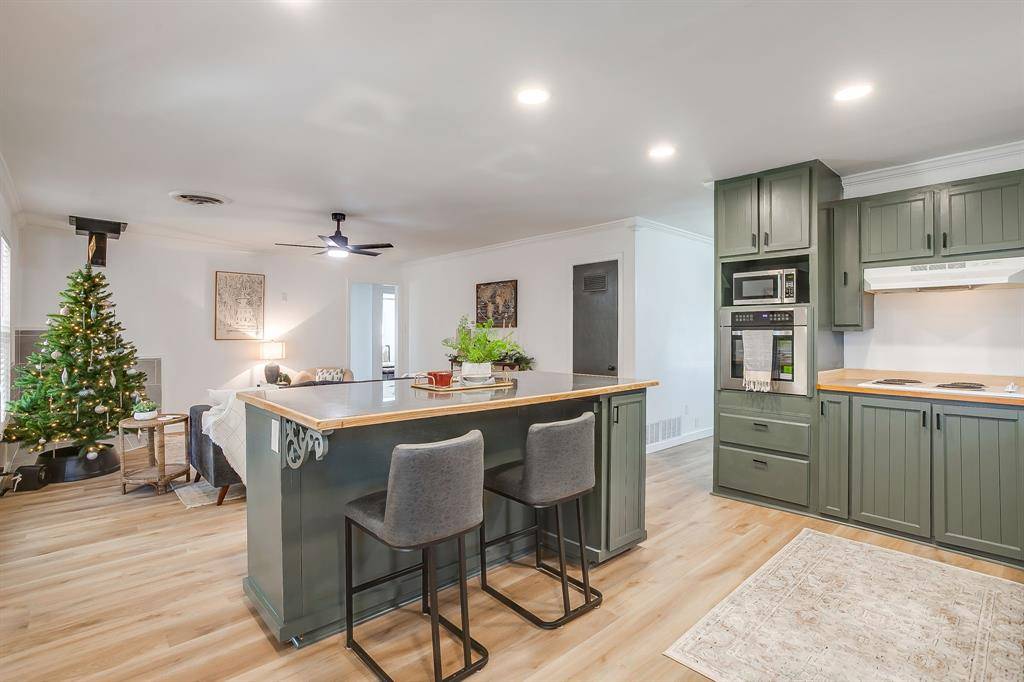 Cleburne, TX 76033,1327 Southern Boulevard