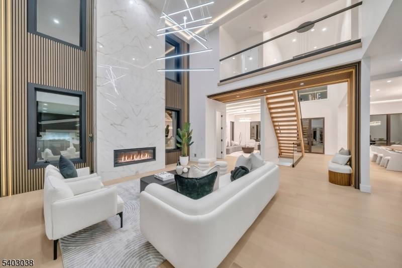 Paramus Boro, NJ 07652,801 Godwin Rd