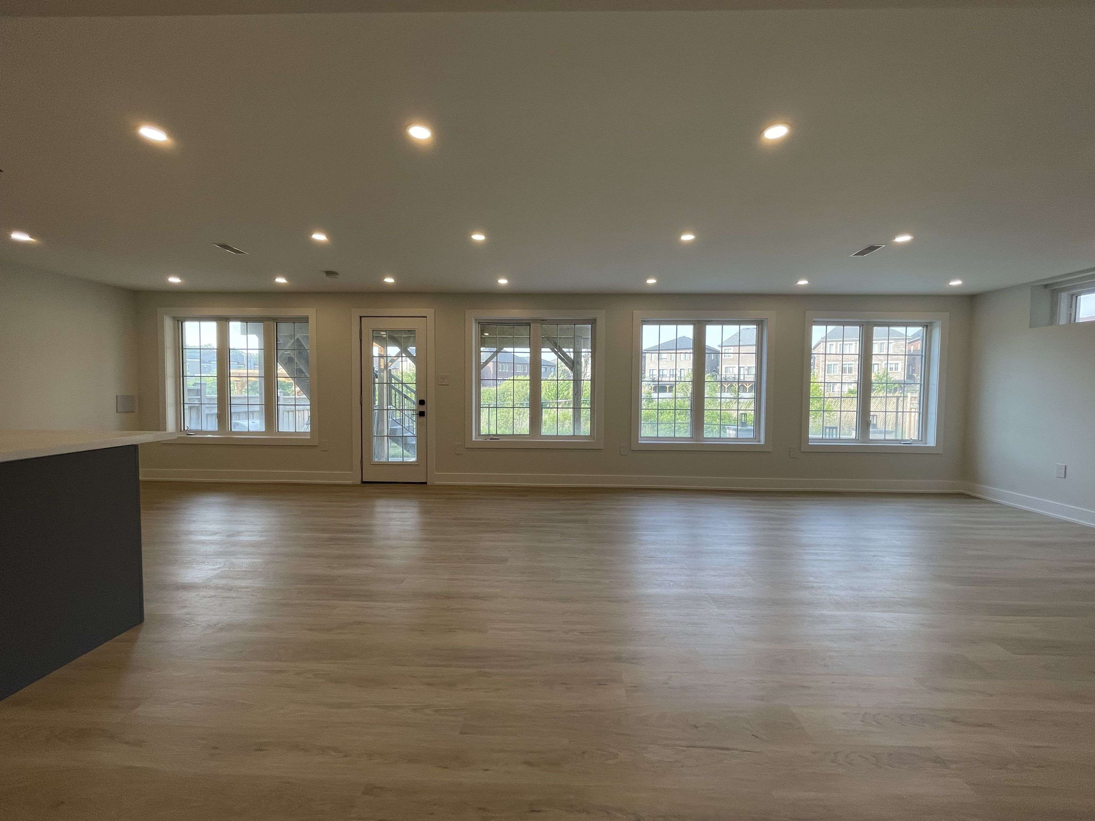 Aurora, ON L4G 0Z1,212 Scrivener DR