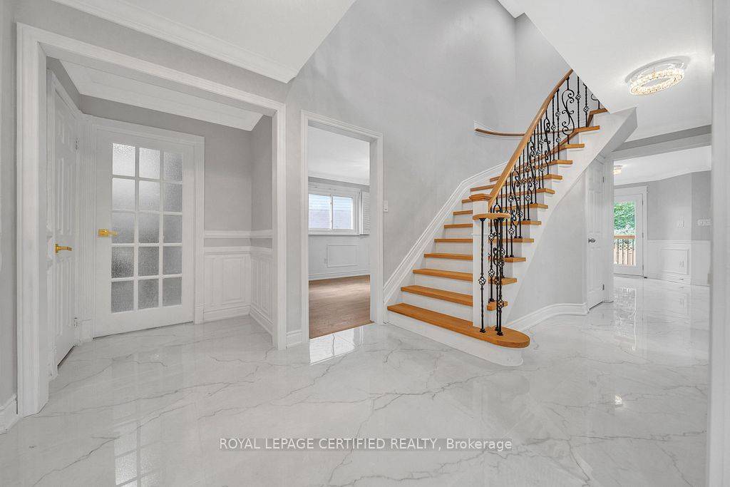 Mississauga, ON L5N 5C5,6062 Prairie CIR