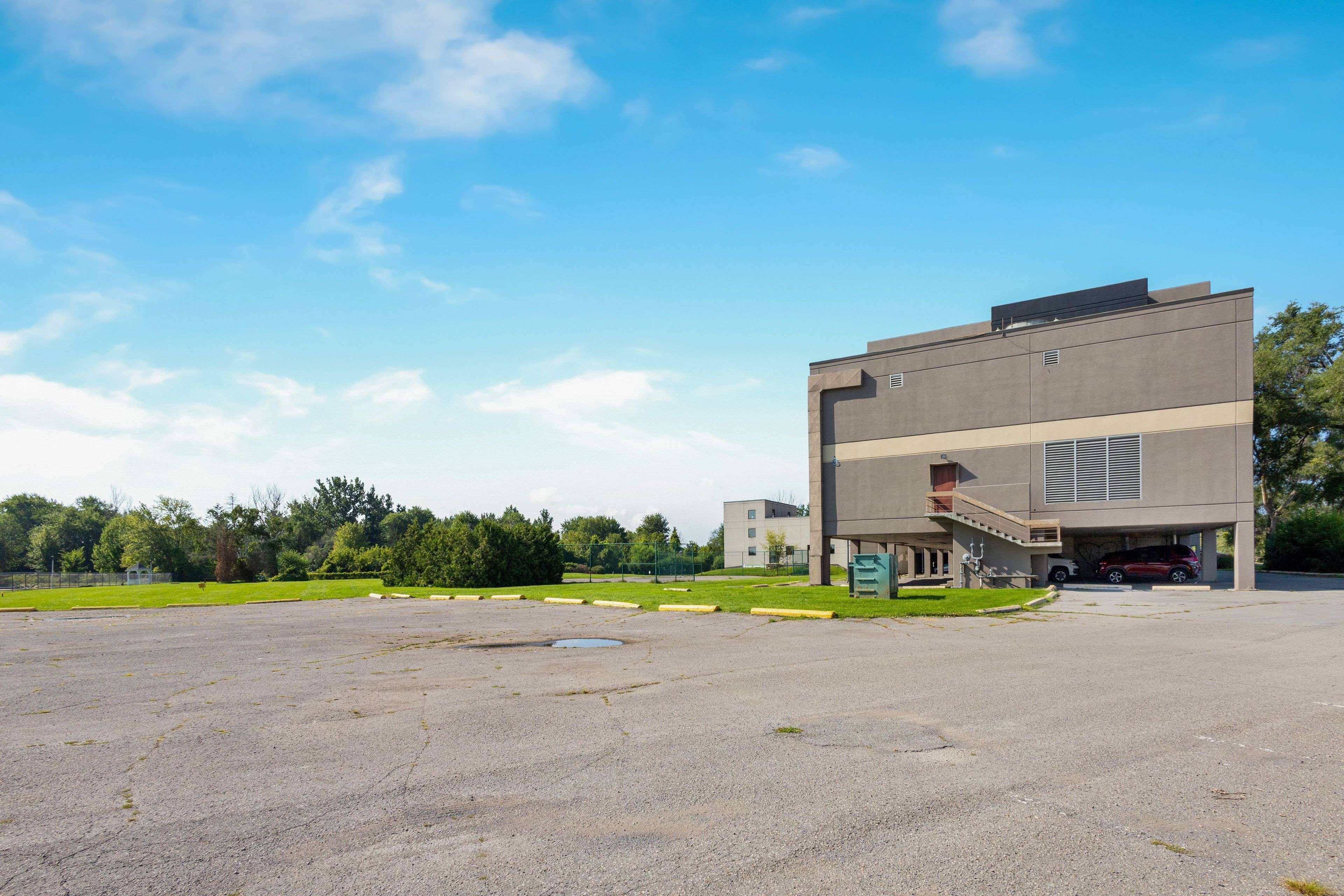 Belleville, ON K8P 3P6,11 Bay Bridge RD #203