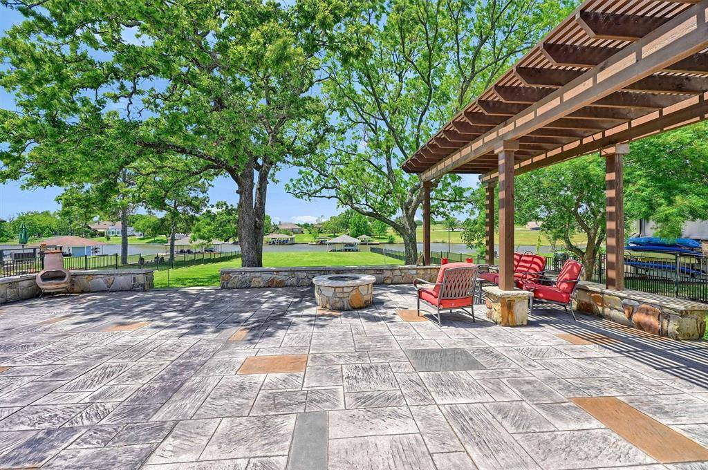 Lake Kiowa, TX 76240,615 Kiowa Drive W