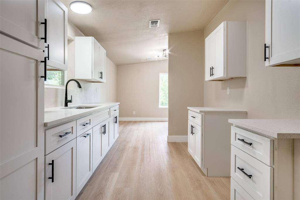 Granbury, TX 76048,2406 White Oak Trail