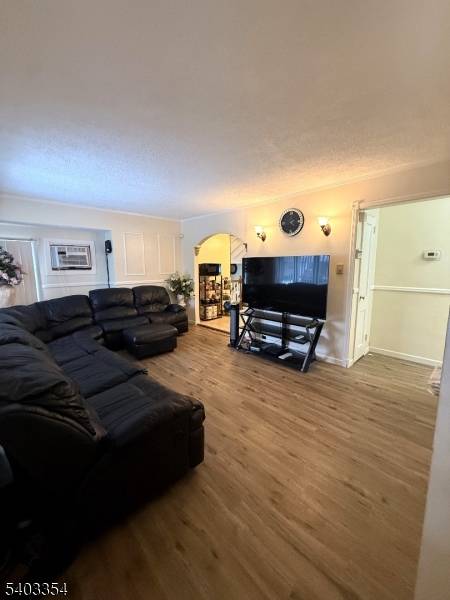 Roselle Boro, NJ 07203,14 Colonial Rd