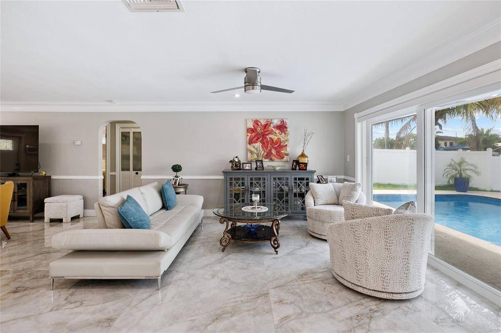 Pompano Beach, FL 33062,2228 SE 10th St