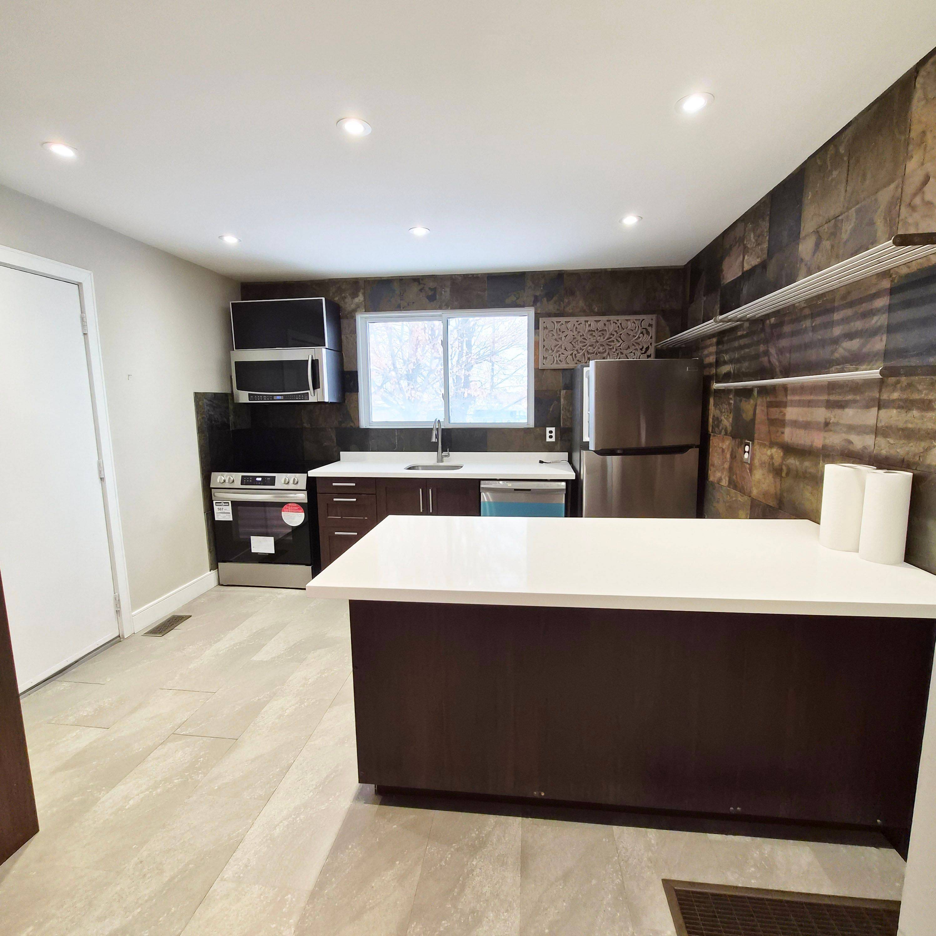 Newmarket, ON L3Y 5L7,104 Armitage DR