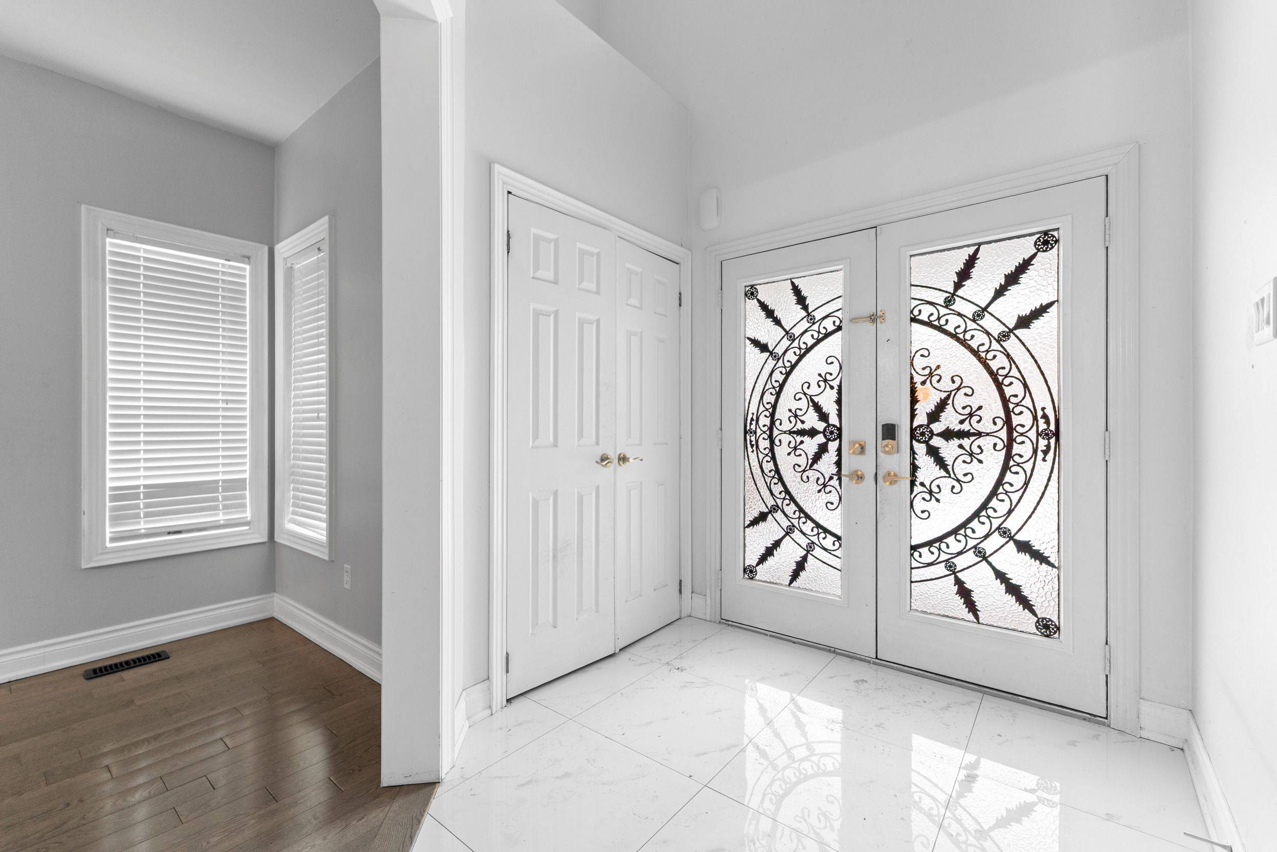 Brampton, ON L6X 0K7,24 Roundstone DR