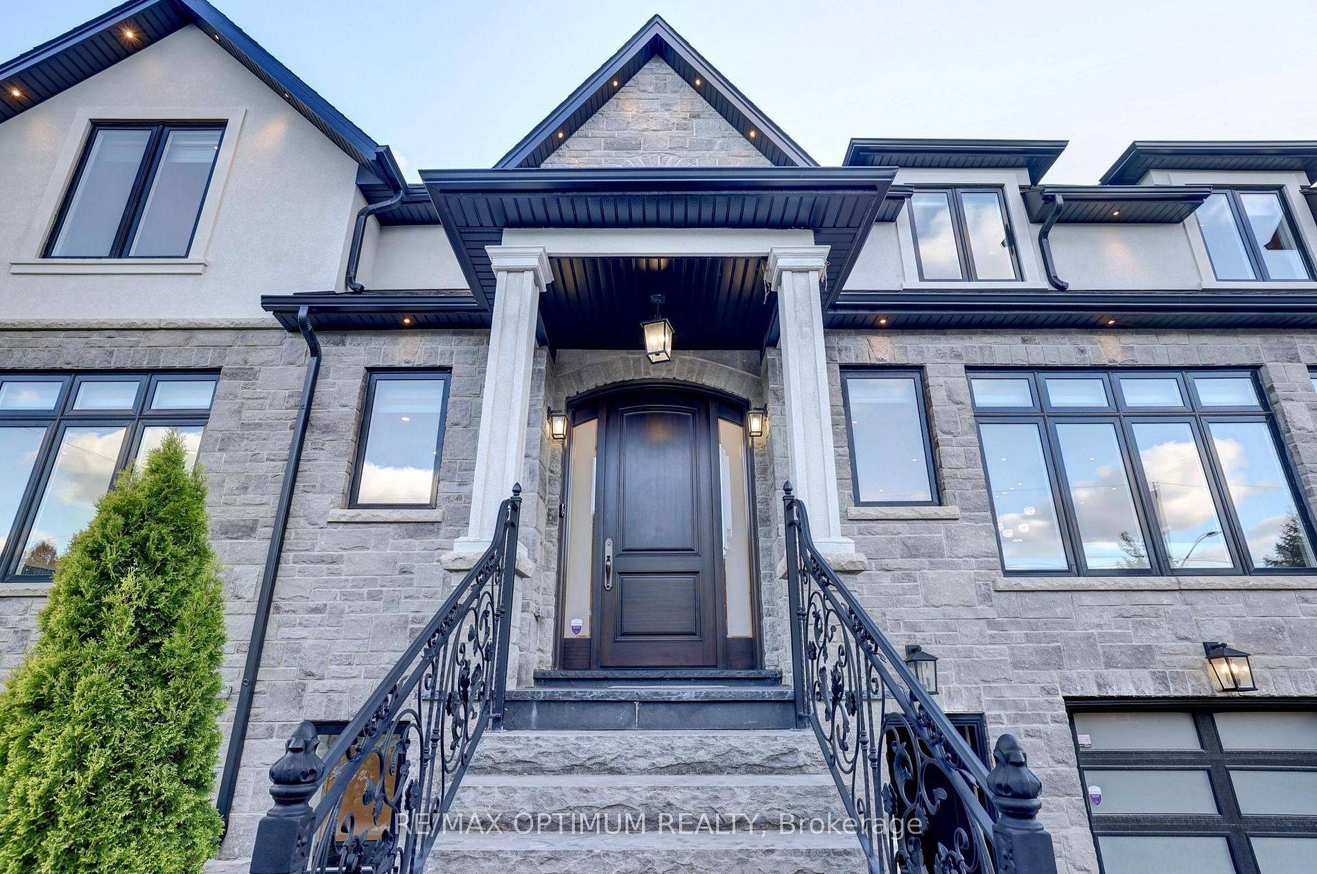 Mississauga, ON L5M 1G9,26 Pioneer DR