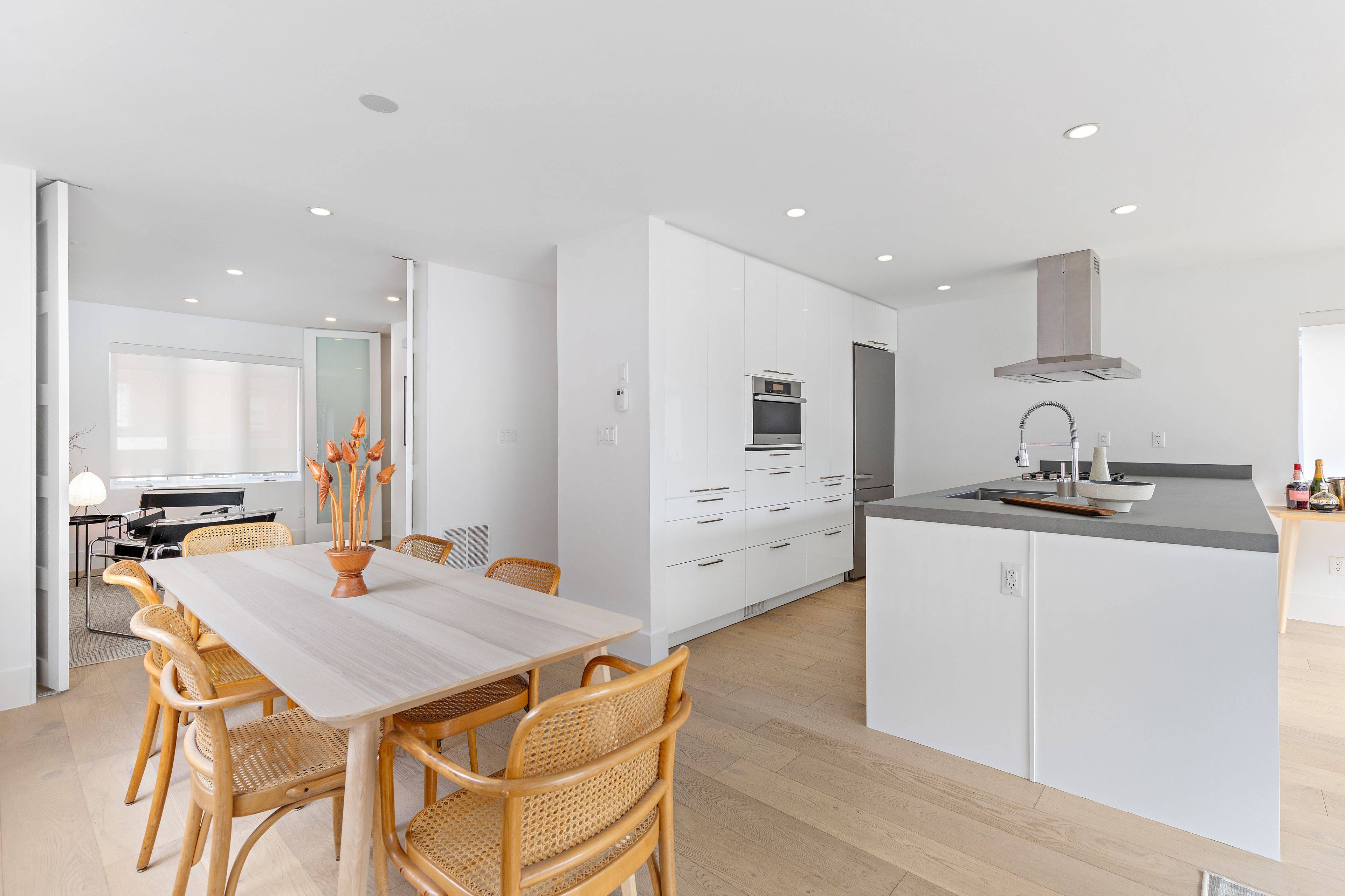 Toronto W06, ON M8V 1R2,55 Mimico AVE