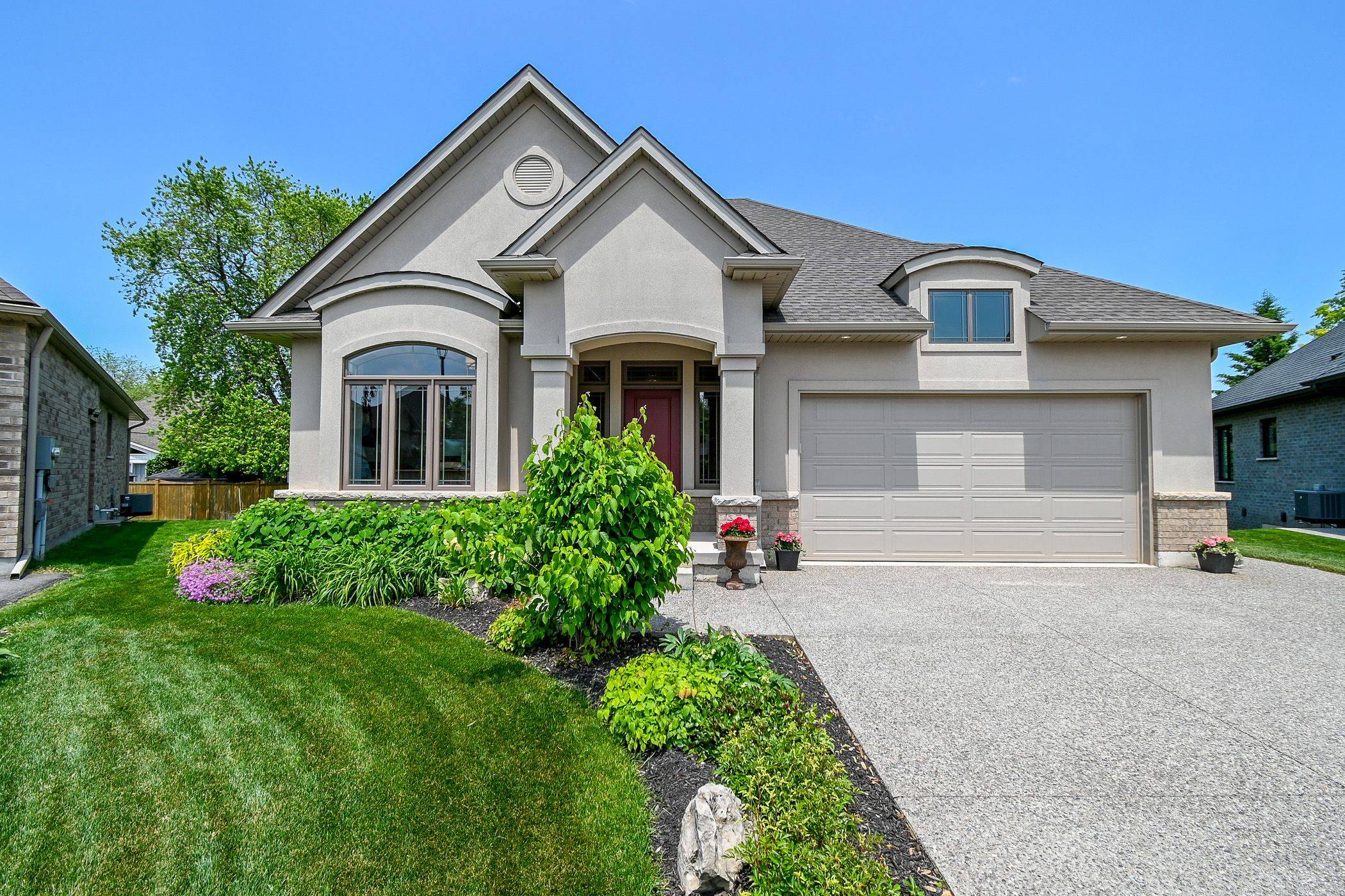 Pelham, ON L0S 1E4,11 Emily LN