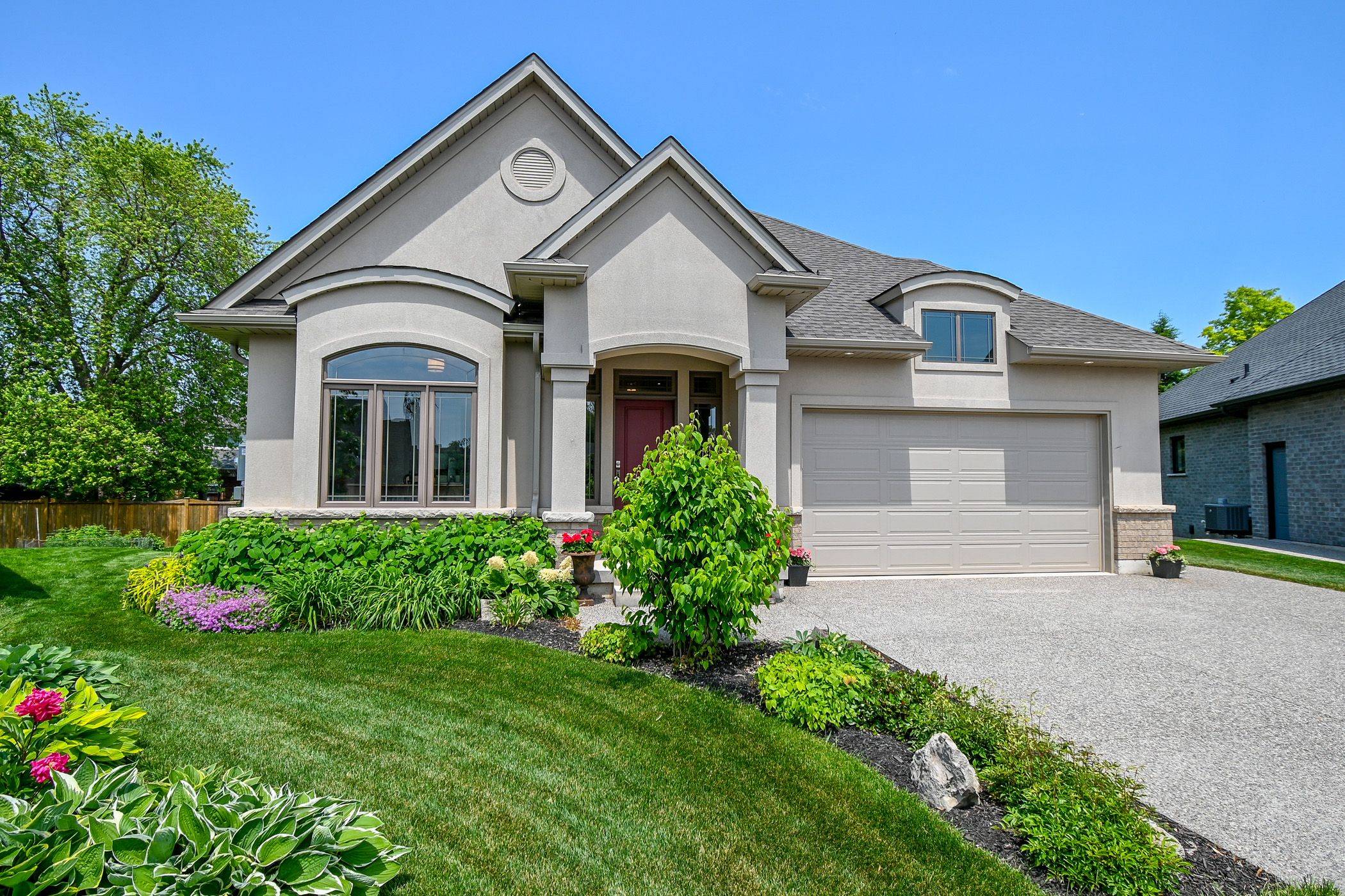 Pelham, ON L0S 1E4,11 Emily LN