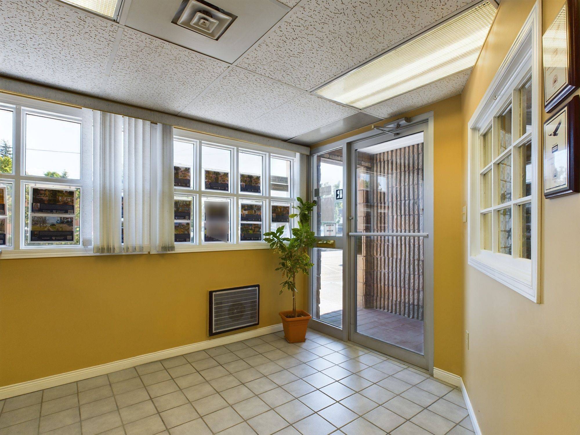 Kincardine, ON N2Z 2Y2,926 Queen ST