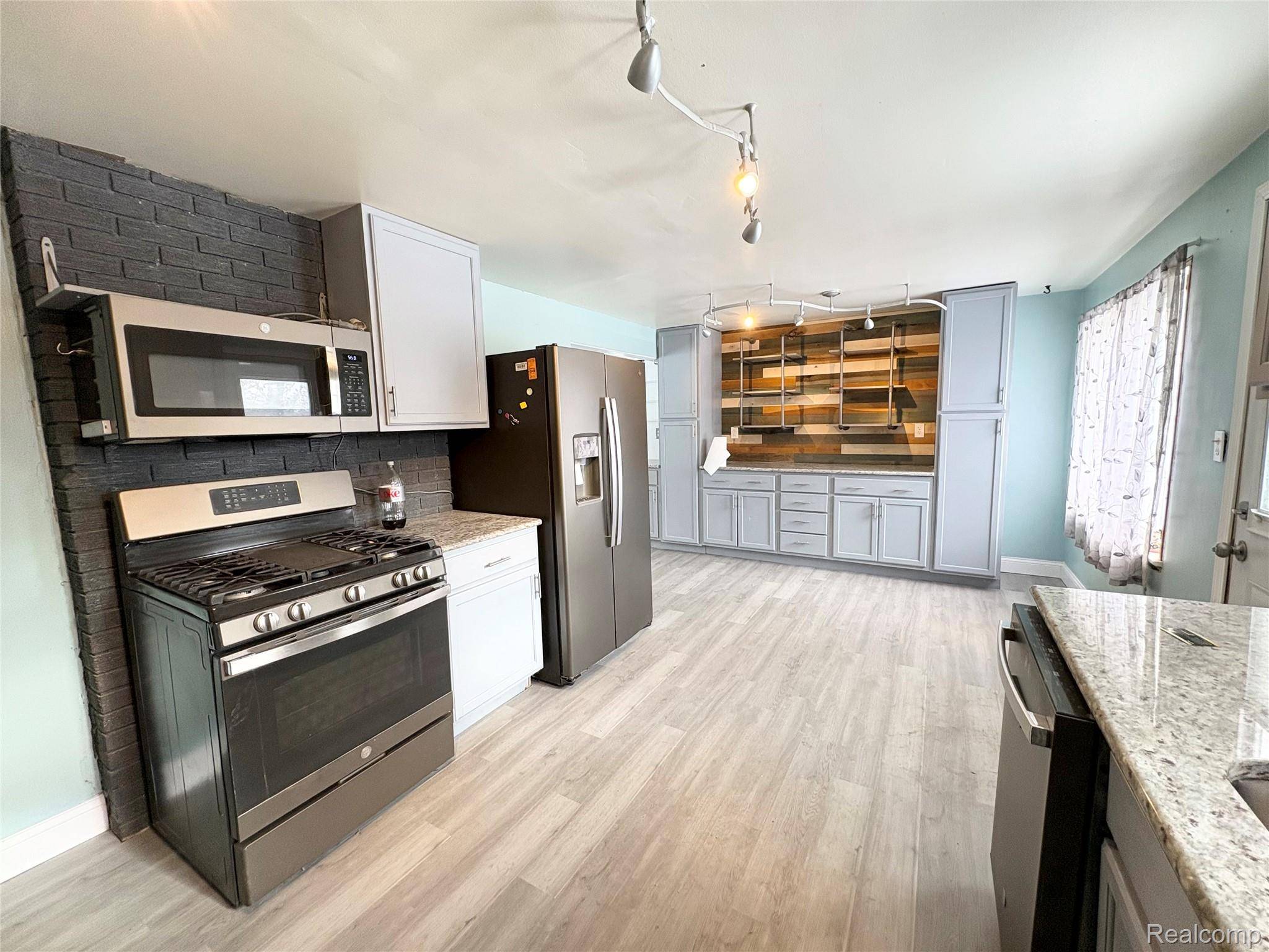 Grand Blanc, MI 48507,2374 Bradford DR