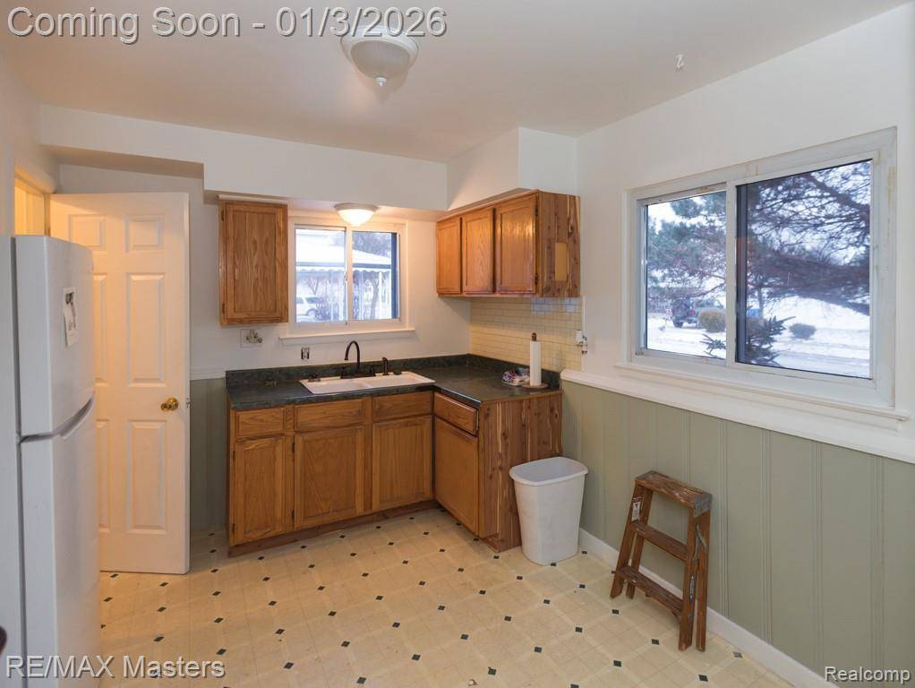 Dearborn Heights, MI 48125,4696 Syracuse ST