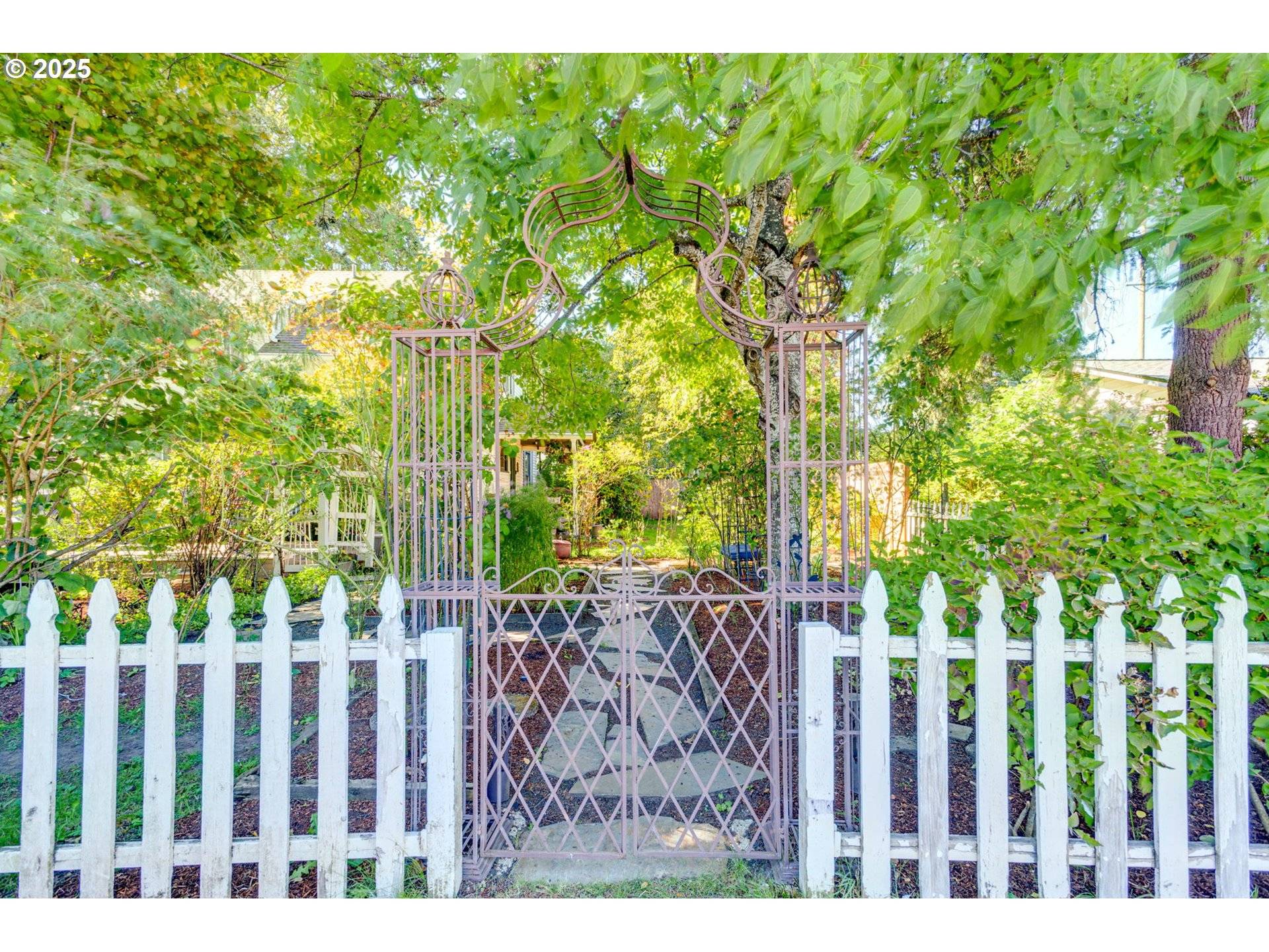 Hillsboro, OR 97123,165 SE 33RD AVE