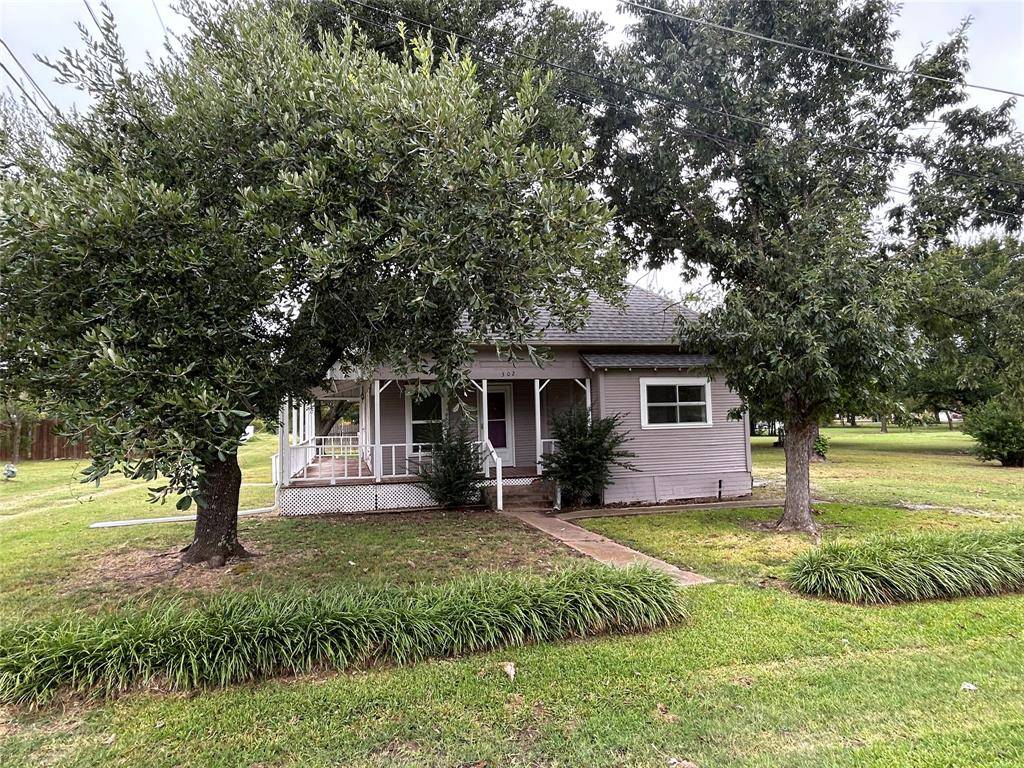 Savoy, TX 75479,302 N Commerce Street