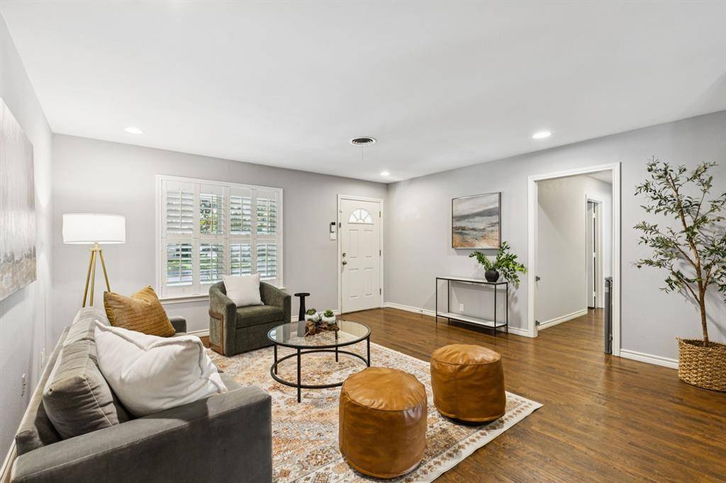 Dallas, TX 75238,10525 Estate Lane